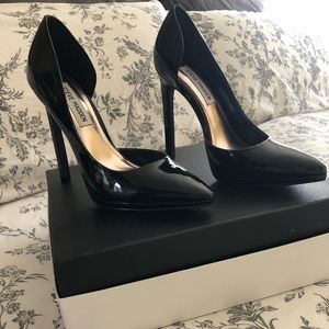 Steve Madden black patent pumps